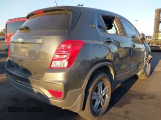 2019 Chevrolet Trax LS with VIN 3GNCJKSB8KL365883, listed as a IAAI auction lot 42010924 with Not Provided miles. Bid and sale history available at carsss.com. Image 4.