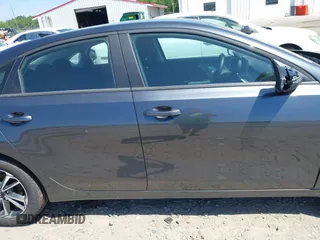 2024 Kia Forte LXS z VIN 3KPF24AD1RE758950, wystawiony jako IAAI lot #42102949 z przebiegiem 17 716 mil mil oraz . Historia ofert i sprzedaży dostępna na DreamBid. Obrazek 13.