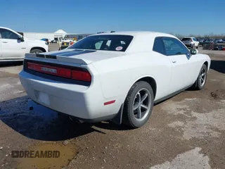 2011 Dodge Challenger z VIN 2B3CJ4DG5BH602787, wystawiony jako IAAI lot #41759684 z przebiegiem 128 055 mil mil oraz . Historia ofert i sprzedaży dostępna na DreamBid. Obrazek 4.