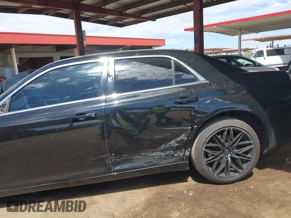 2013 Chrysler 300 S z VIN 2C3CCABG0DH506468, wystawiony jako IAAI lot #42050252 z przebiegiem 145 467 mil mil oraz . Historia ofert i sprzedaży dostępna na DreamBid. Obrazek 6.