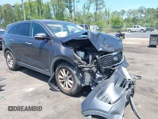 2019 Kia Sorento LX z VIN 5XYPGDA59KG448942, wystawiony jako IAAI lot #42333673 z przebiegiem 172 581 mil mil oraz . Historia ofert i sprzedaży dostępna na DreamBid. Obrazek 1.