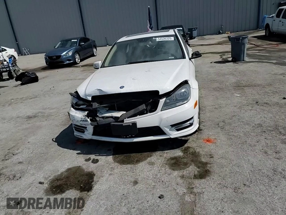 2014 Mercedes-Benz C 300 Sport z VIN WDDGF8AB2ER301759, wystawiony jako Copart lot #54536325 z przebiegiem 110 362 mil mil oraz Szkoda całkowita • Salvage title. Historia ofert i sprzedaży dostępna na DreamBid. Obrazek 13.