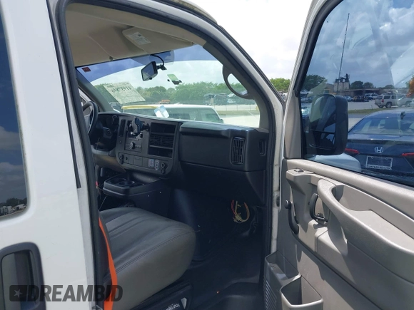 2014 Chevrolet Express Cargo Van with VIN 1GCSGAFX6E1157757, listed as a IAAI auction lot 41937846 with 231,814 mi miles. Bid and sale history available at carsss.com. Image 5.