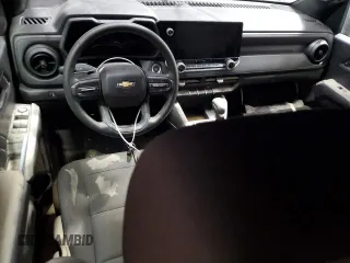 2024 Chevrolet Colorado 2WD Work Truck z VIN 1GCGSBEC2R1225924, wystawiony jako Copart lot #46835315 z przebiegiem Nie podano mil oraz Szkoda całkowita • Salvage title. Historia ofert i sprzedaży dostępna na DreamBid. Obrazek 8.