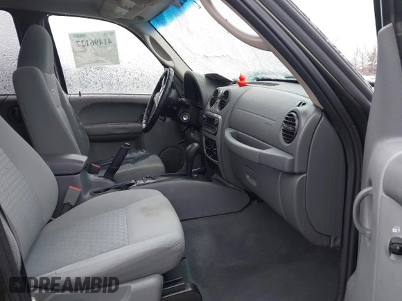 2006 Jeep Liberty Sport with VIN 1J4GL48K86W214625, listed as a IAAI auction lot 41496127 with 142,705 mi miles. Bid and sale history available at carsss.com. Image 5.