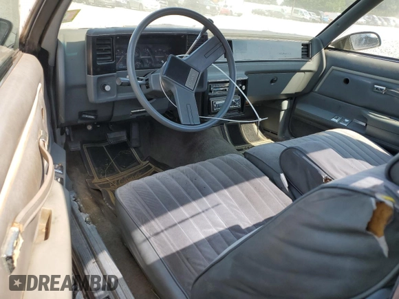 1987 Chevrolet El Camino z VIN 3GCCW80H1HS900796, wystawiony jako Copart lot #69008804 z przebiegiem 99 465 mil mil oraz Czysty tytuł • Clean title. Historia ofert i sprzedaży dostępna na DreamBid. Obrazek 8.
