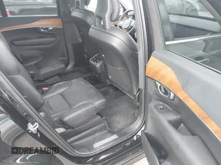 2022 Volvo XC90 Momentum with VIN YV4A221K4N1810692, listed as a IAAI auction lot 40707275 with 44,746 mi miles. Bid and sale history available at carsss.com. Image 8.