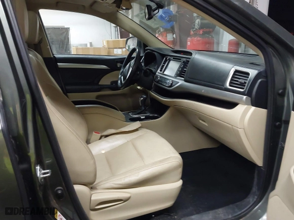 2014 Toyota Highlander XLE with VIN 5TDJKRFH1ES025381, listed as a IAAI auction lot 41494104 with 187,588 mi miles. Bid and sale history available at carsss.com. Image 5.