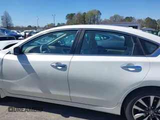 2017 Nissan Altima SV z VIN 1N4AL3AP1HC141166, wystawiony jako IAAI lot #41863150 z przebiegiem 95 770 mil mil oraz . Historia ofert i sprzedaży dostępna na DreamBid. Obrazek 14.