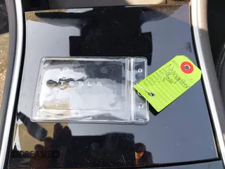 2018 Tesla Model 3 Long Range Battery z VIN 5YJ3E1EB0JF064945, wystawiony jako IAAI lot #42198286 z przebiegiem 35 112 mil mil oraz . Historia ofert i sprzedaży dostępna na DreamBid. Obrazek 11.
