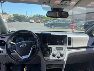 2020 Toyota Sienna XLE z VIN 5TDDZ3DC4LS230154, wystawiony jako IAAI lot #42658568 z przebiegiem 103 143 mil mil oraz . Historia ofert i sprzedaży dostępna na DreamBid. Obrazek 14.