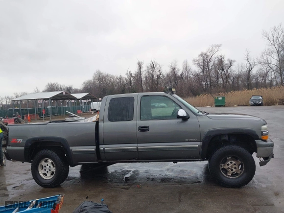 2000 Chevrolet Silverado 1500 LS with VIN 1GCEK19T6YE274790, listed as a IAAI auction lot 41560358 with 244,940 mi miles. Bid and sale history available at carsss.com. Image 12.