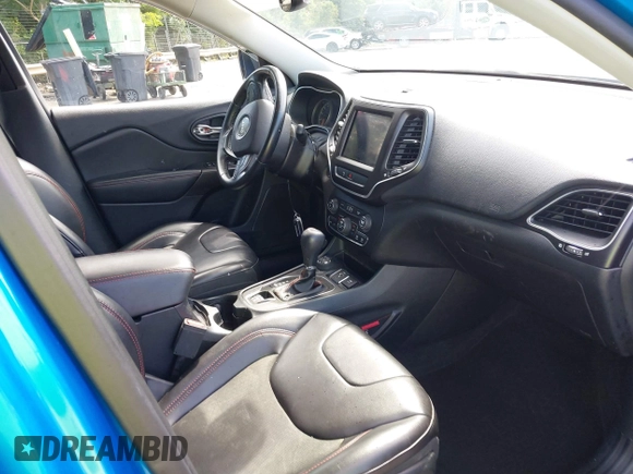 2019 Jeep Cherokee Trailhawk z VIN 1C4PJMBX1KD336247, wystawiony jako IAAI lot #42646549 z przebiegiem 61 636 mil mil oraz . Historia ofert i sprzedaży dostępna na DreamBid. Obrazek 5.