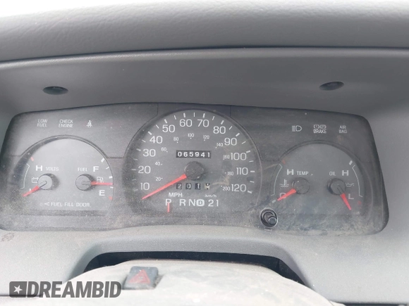 2005 Mercury Grand Marquis GS z VIN 2MEFM74W45X629662, wystawiony jako IAAI lot #42075152 z przebiegiem 65 941 mil mil oraz . Historia ofert i sprzedaży dostępna na DreamBid. Obrazek 7.