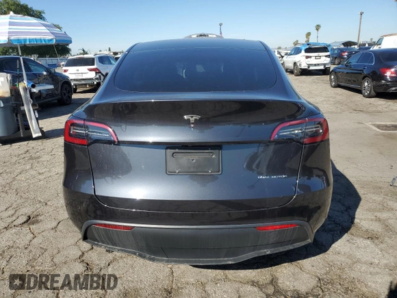 2024 Tesla Model Y Long Range z VIN 7SAYGAEE2RF009616, wystawiony jako Copart lot #46139805 z przebiegiem 6 535 mil mil oraz Szkoda całkowita • Salvage title. Historia ofert i sprzedaży dostępna na DreamBid. Obrazek 6.
