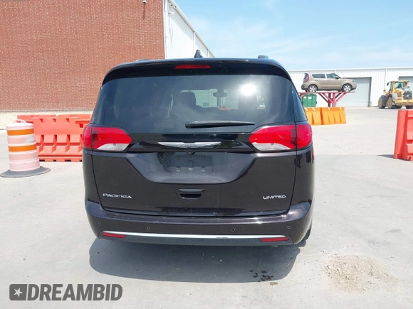 2017 Chrysler Pacifica Limited with VIN 2C4RC1GG8HR583927, listed as a IAAI auction lot 42062739 with 159,234 mi miles and . Bid and sale history available at DreamBid. Image 16.