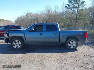 2008 Chevrolet Silverado 1500 LTZ with VIN 3GCEK13Y18G149385, listed as a IAAI auction lot 41223162 with 290,166 mi miles. Bid and sale history available at carsss.com. Image 14.