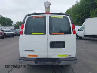 2017 Chevrolet Express Cargo с VIN 1GCWGAFF5H1150196, выставлен на аукционе IAAI как лот 42534915 с пробегом 156 776 миль миль и . История ставок и продаж доступна на DreamBid. Изображение 16.