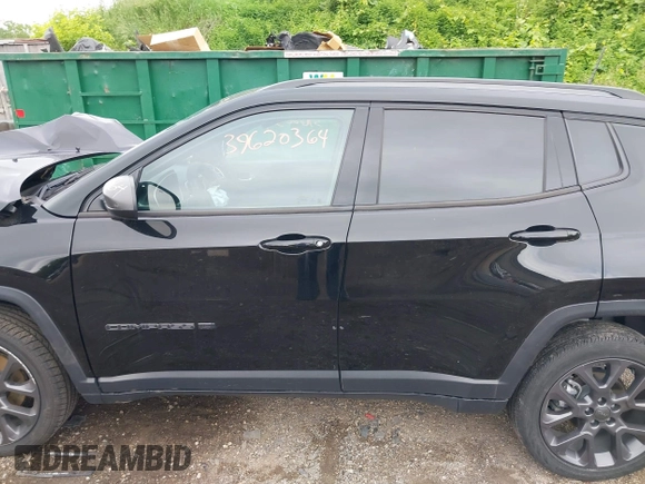 2021 Jeep Compass 80th Anniversary z VIN 3C4NJDEB5MT566331, wystawiony jako IAAI lot #39620364 z przebiegiem 48 826 mil mil oraz . Historia ofert i sprzedaży dostępna na DreamBid. Obrazek 14.