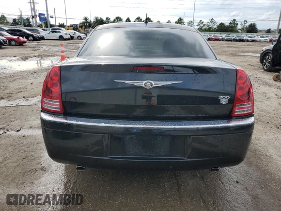 2008 Chrysler 300 C Hemi with VIN 2C3KA63H38H281359, listed as a Copart auction lot 70210504 with 114,796 mi miles and Salvage Title. Bid and sale history available at carsss.com. Image 6.