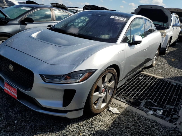2020 Jaguar I-Pace SE z VIN SADHC2S1XL1F81363, wystawiony jako Copart lot #73839674 z przebiegiem Nie podano mil oraz Nie do naprawy • Non repairable. Historia ofert i sprzedaży dostępna na DreamBid. Obrazek 1.