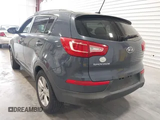 2011 Kia Sportage LX z VIN KNDPBCA21B7152695, wystawiony jako IAAI lot #41877774 z przebiegiem 306 540 mil mil oraz . Historia ofert i sprzedaży dostępna na DreamBid. Obrazek 3.