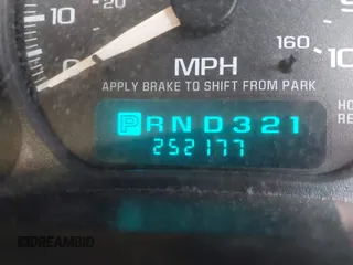 2002 Chevrolet Suburban LS z VIN 3GNEC16Z22G199485, wystawiony jako IAAI lot #41957709 z przebiegiem 252 177 mil mil oraz . Historia ofert i sprzedaży dostępna na DreamBid. Obrazek 15.