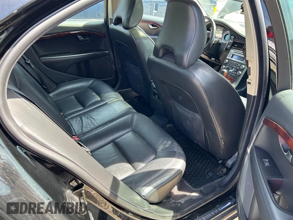 2007 Volvo S80 V8 with VIN YV1AH852471023365, listed as a IAAI auction lot 42123601 with 181,428 mi miles. Bid and sale history available at carsss.com. Image 8.