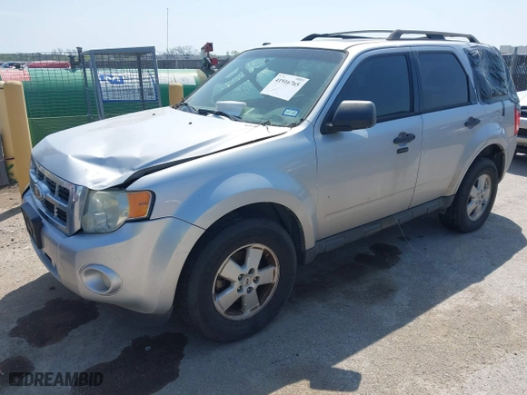 2010 Ford Escape XLT with VIN 1FMCU0D70AKC49781, listed as a IAAI auction lot 41916765 with 1 mi miles. Bid and sale history available at carsss.com. Image 2.