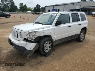 2015 Jeep Patriot Sport z VIN 1C4NJPBA3FD414425, wystawiony jako Copart lot #53572745 z przebiegiem 130 058 mil mil oraz Szkoda całkowita • Salvage title. Historia ofert i sprzedaży dostępna na DreamBid. Obrazek 1.