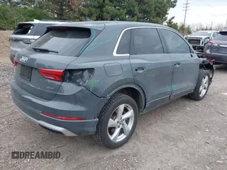 2020 Audi Q3 Premium z VIN WA1AECF36L1083306, wystawiony jako IAAI lot #42070799 z przebiegiem 47 610 mil mil oraz . Historia ofert i sprzedaży dostępna na DreamBid. Obrazek 4.