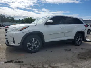 2019 Toyota Highlander LE z VIN 5TDBZRFH0KS725596, wystawiony jako Copart lot #59049255 z przebiegiem 138 670 mil mil oraz Szkoda całkowita • Salvage title. Historia ofert i sprzedaży dostępna na DreamBid. Obrazek 1.