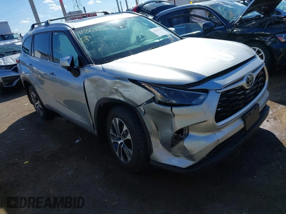 2022 Toyota Highlander XLE with VIN 5TDGZRBH4NS575217, listed as a IAAI auction lot 41863526 with 67,324 mi miles and . Bid and sale history available at DreamBid. Image 1.