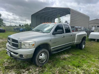 2006 Dodge 3500 SLT z VIN 3D7MX48C96G117668, wystawiony jako Copart lot #57986495 z przebiegiem 268 605 mil mil oraz Tytuł czysty. Historia ofert i sprzedaży dostępna na DreamBid. Obrazek 2.