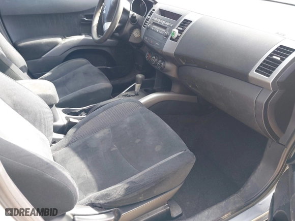 2007 Mitsubishi Outlander ES with VIN JA4MS31X67U003250, listed as a IAAI auction lot 41429499 with 134,016 mi miles. Bid and sale history available at carsss.com. Image 5.