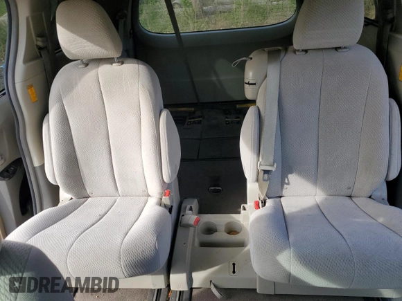 2014 Toyota Sienna LE AAS z VIN 5TDKK3DC2ES444056, wystawiony jako Copart lot #54064405 z przebiegiem 146 550 mil mil oraz Szkoda całkowita • Salvage title. Historia ofert i sprzedaży dostępna na DreamBid. Obrazek 10.