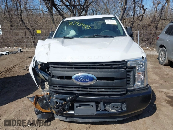 2019 Ford Super Duty F-250 SRW XL with VIN 1FT7W2A64KEE46444, listed as a IAAI auction lot 41743447 with 27,059 mi miles. Bid and sale history available at carsss.com. Image 6.
