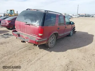 1999 Chevrolet Blazer LS with VIN 1GNDT13W9XK138608, listed as a IAAI auction lot 41531289 with 204,638 mi miles. Bid and sale history available at carsss.com. Image 4.