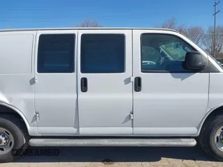 2022 GMC Savana Cargo Van with VIN 1GTW7AFP8N1172293, listed as a IAAI auction lot 41735294 with 33,213 mi miles. Bid and sale history available at carsss.com. Image 13.