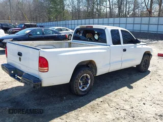 2000 Dodge Dakota Sport with VIN 1B7GL22N8YS563128, listed as a IAAI auction lot 41707337 with 1 mi miles. Bid and sale history available at carsss.com. Image 4.