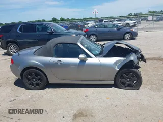 2013 Mazda MX-5 Miata Sport z VIN JM1NC2JF8D0232377, wystawiony jako IAAI lot #42312848 z przebiegiem Nie podano mil oraz . Historia ofert i sprzedaży dostępna na DreamBid. Obrazek 14.