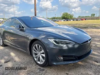 2017 Tesla Model S 60 z VIN 5YJSA1E14HF195384, wystawiony jako Copart lot #61502705 z przebiegiem 52 092 mil mil oraz Czysty tytuł • Clean title. Historia ofert i sprzedaży dostępna na DreamBid. Obrazek 1.