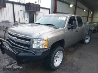 2007 Chevrolet Silverado 3500HD SRW LT w/1LT with VIN 1GCHK33637F500756, listed as a IAAI auction lot 41110717 with 343,894 mi miles. Bid and sale history available at carsss.com. Image 18.