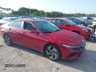 2025 Hyundai Elantra Limited z VIN KMHLP4DG4SU865973, wystawiony jako IAAI lot #42122718 z przebiegiem 3 252 mil mil oraz . Historia ofert i sprzedaży dostępna na DreamBid. Obrazek 1.