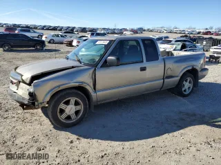 2000 GMC Sonoma SLS w/1SF Pkg with VIN 1GTCS1950Y8267762, listed as a Copart auction lot 47273445 with 117,180 mi miles and Salvage Title. Bid and sale history available at carsss.com. Image 1.