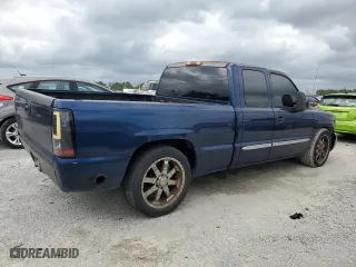2003 GMC Sierra 1500 SLT with VIN 1GTEC19T33Z313379, listed as a Copart auction lot 48126095 with 256,458 mi miles and Salvage Title. Bid and sale history available at carsss.com. Image 3.
