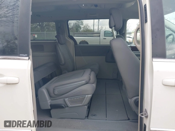 2010 Chrysler Town & Country Touring with VIN 2A4RR5D19AR432617, listed as a IAAI auction lot 42059653 with 189,582 mi miles. Bid and sale history available at carsss.com. Image 8.