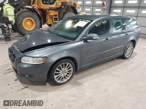 2010 Volvo V50 with VIN YV1382MW4A2521366, listed as a IAAI auction lot 41355960 with 242,749 mi miles. Bid and sale history available at carsss.com. Image 19.