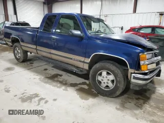 1998 Chevrolet Silverado 1500 with VIN 1GCEK19R1WE147639, listed as a Copart auction lot 55792545 with 193,501 mi miles and Salvage Title. Bid and sale history available at DreamBid. Image 4.