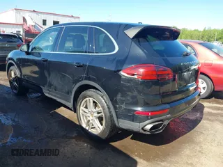2016 Porsche Cayenne z VIN WP1AA2A23GLA04144, wystawiony jako IAAI lot #42117178 z przebiegiem 70 255 mil mil oraz . Historia ofert i sprzedaży dostępna na DreamBid. Obrazek 3.